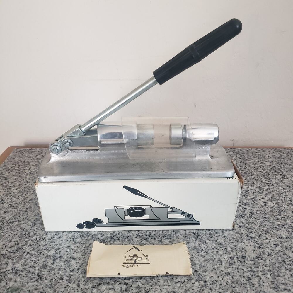 VTG - The Gourmet NutCracker By Handy Andy Worlds‎ Handiest 9" Nut Cracker